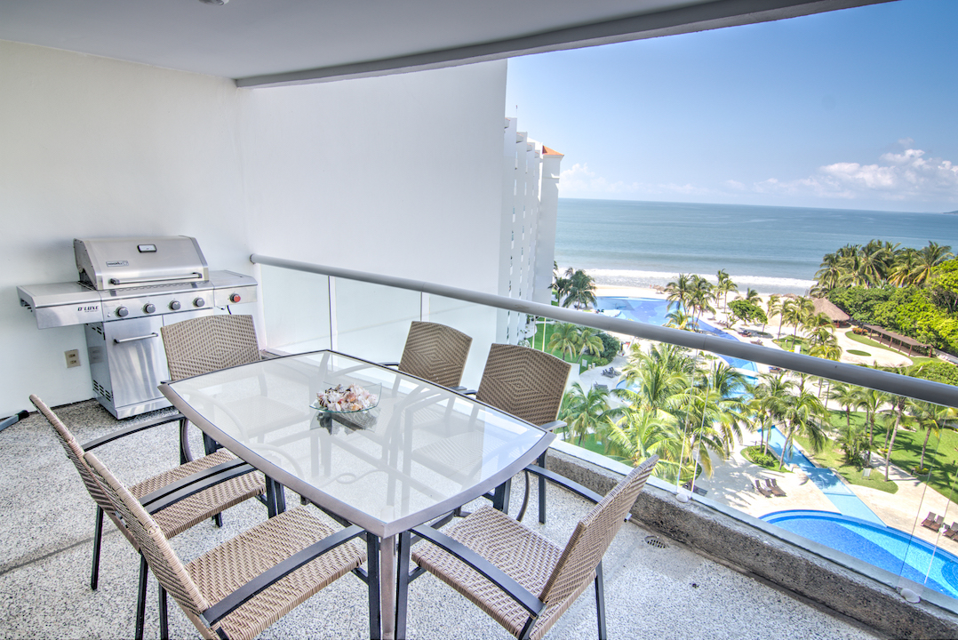 Puerto Vallarta condo near restaurants and galleries